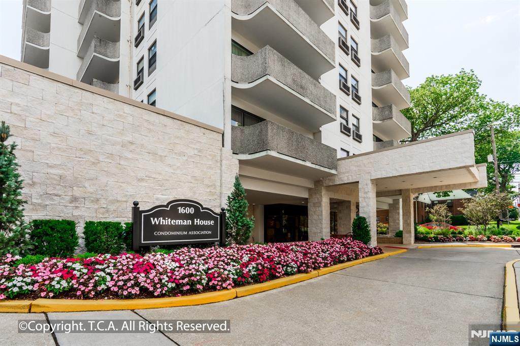 1600 Center Avenue - Photo 1