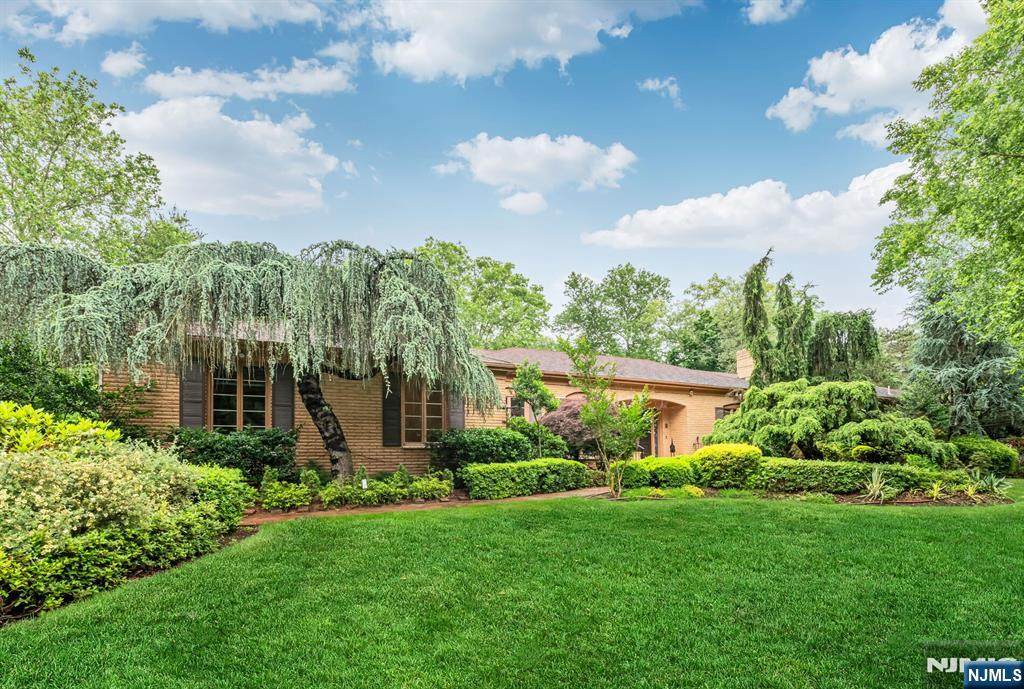 8 Clearwater Drive - Photo 1