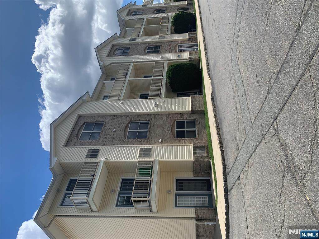 520 Victor Street - Photo 1