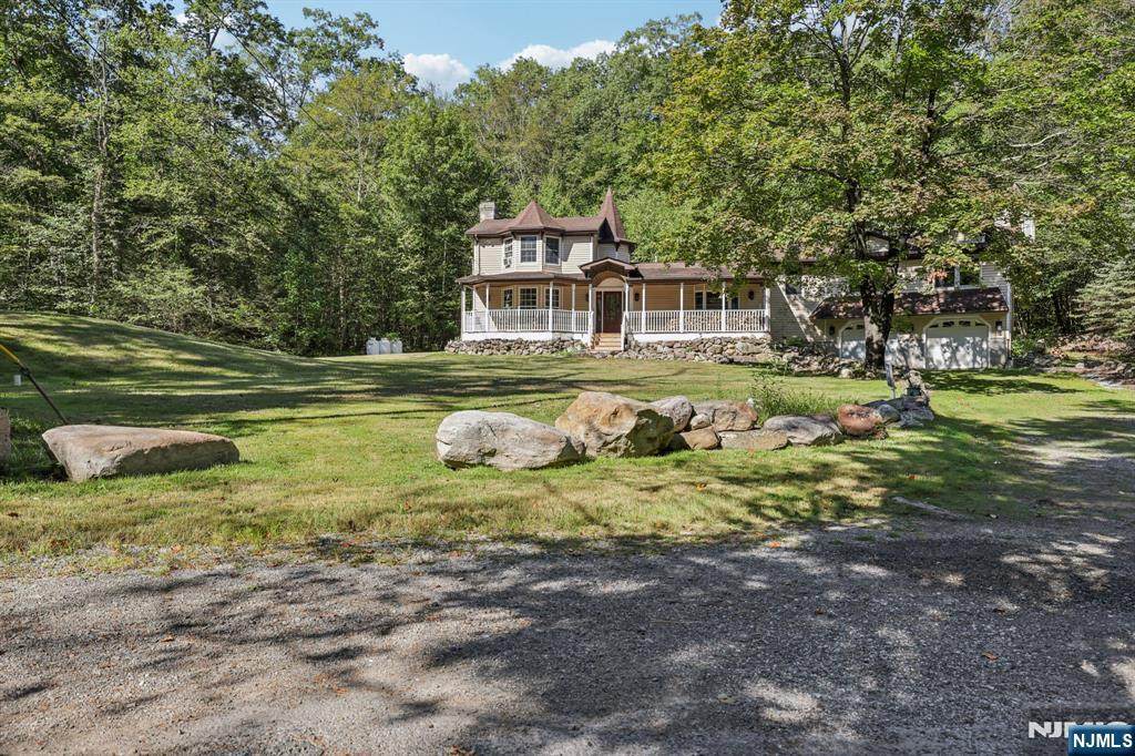 921 Tulip Trail - Photo 1