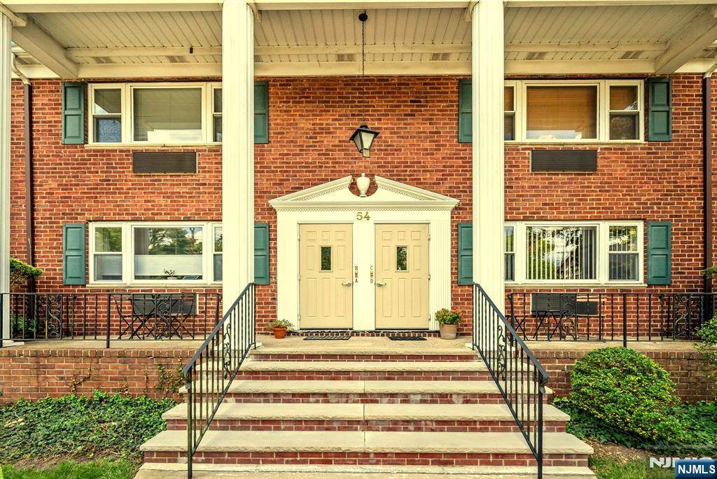 54 Westervelt Avenue - Photo 1