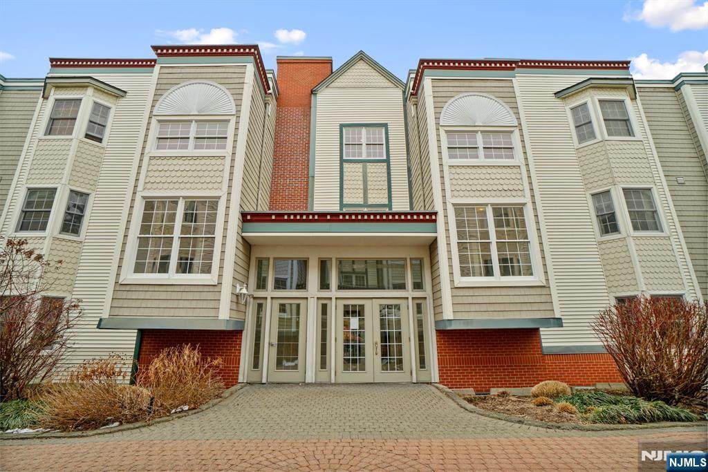 206 The Promenade - Photo 1