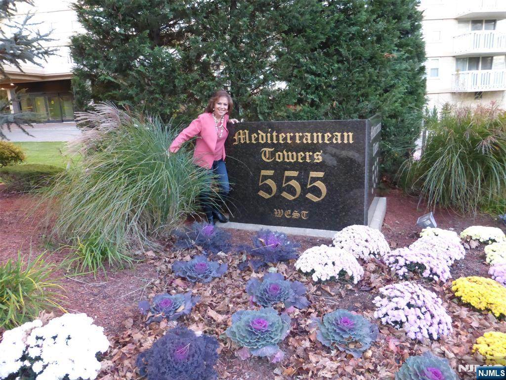 555 North Avenue - Photo 1