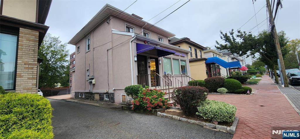 1640 Center Avenue - Photo 1