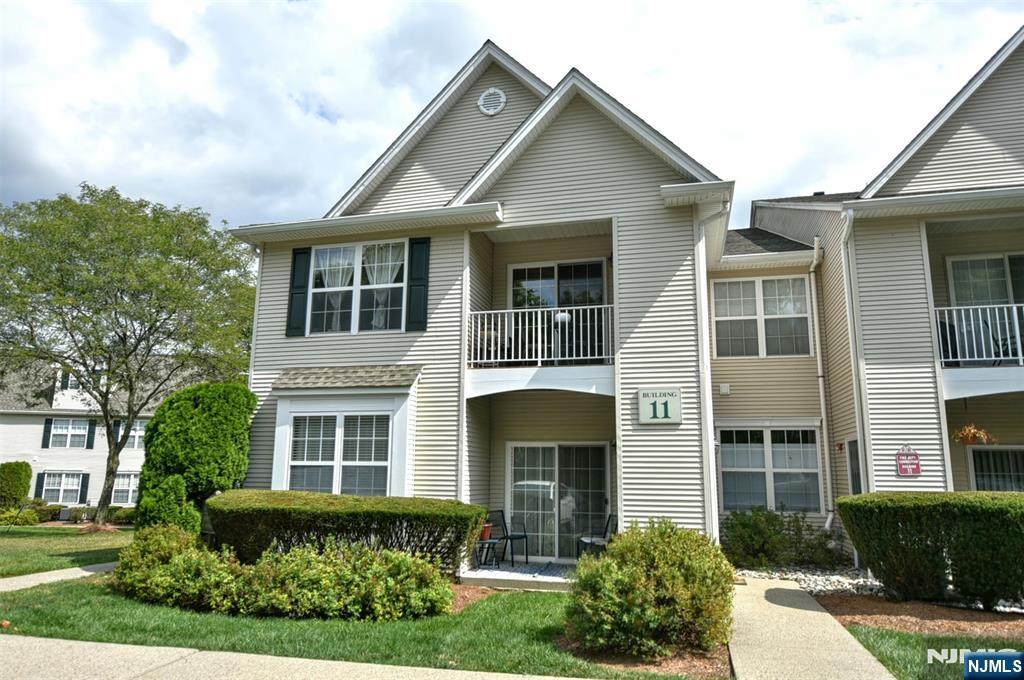 402 Cambridge Drive - Photo 1