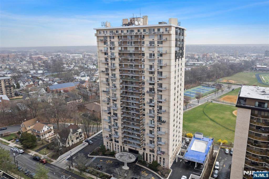 160 Overlook Avenue - Photo 1