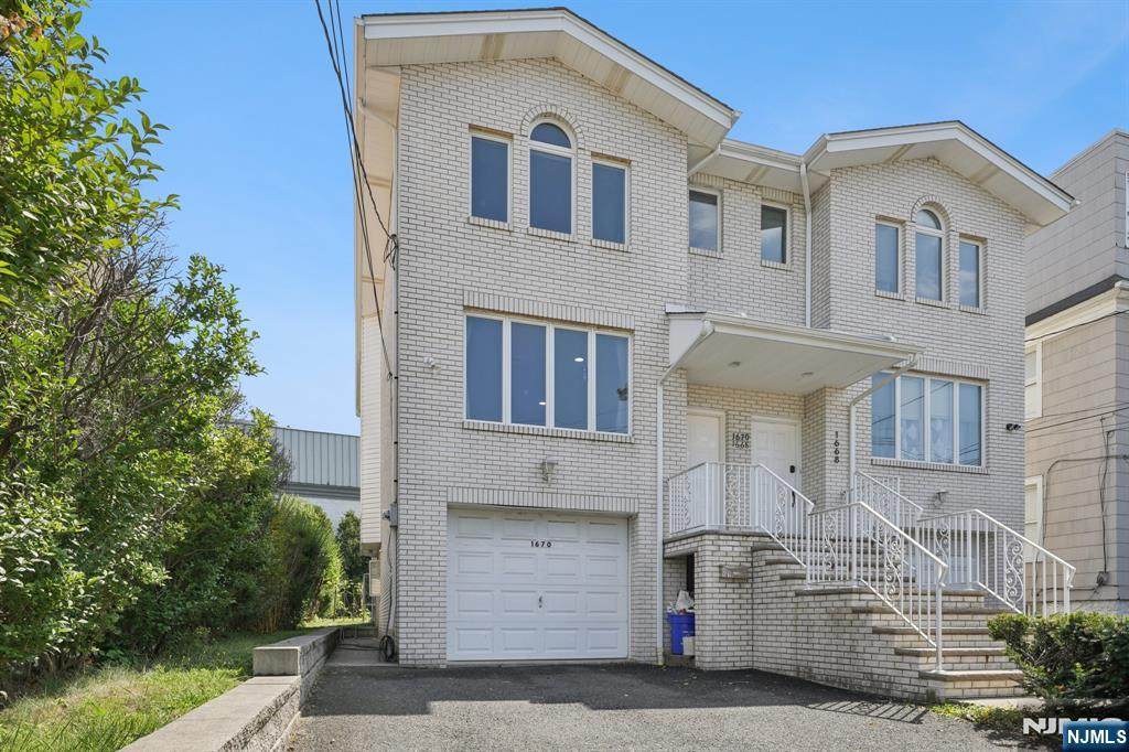 1670 Maple Street - Photo 1