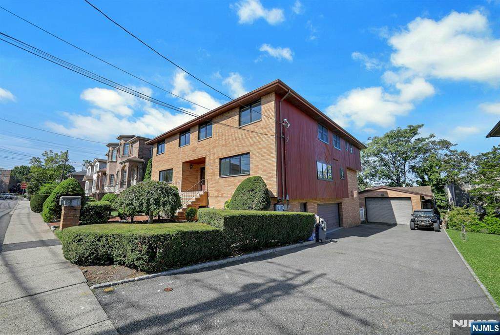 2413 Hammett - Photo 1