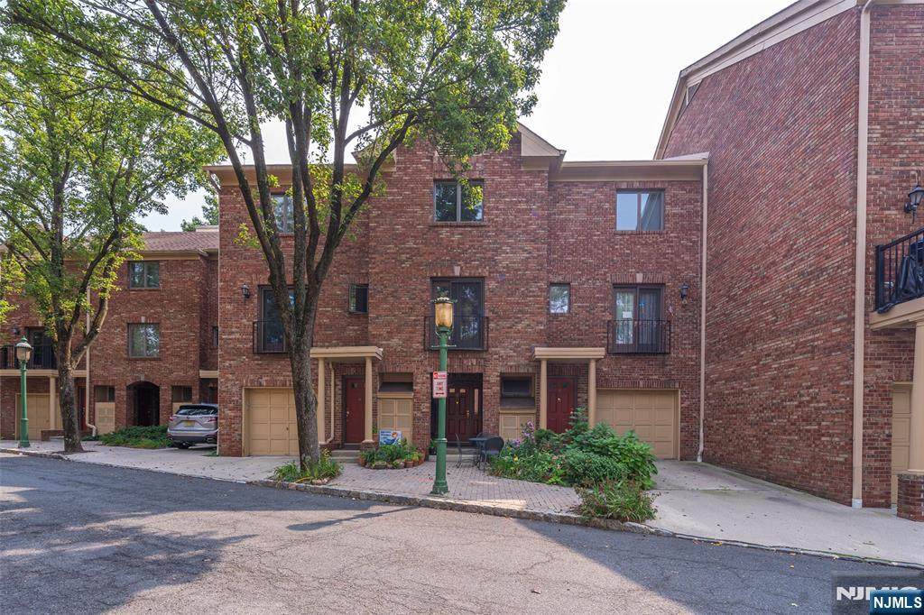 16 Mews Lane - Photo 1