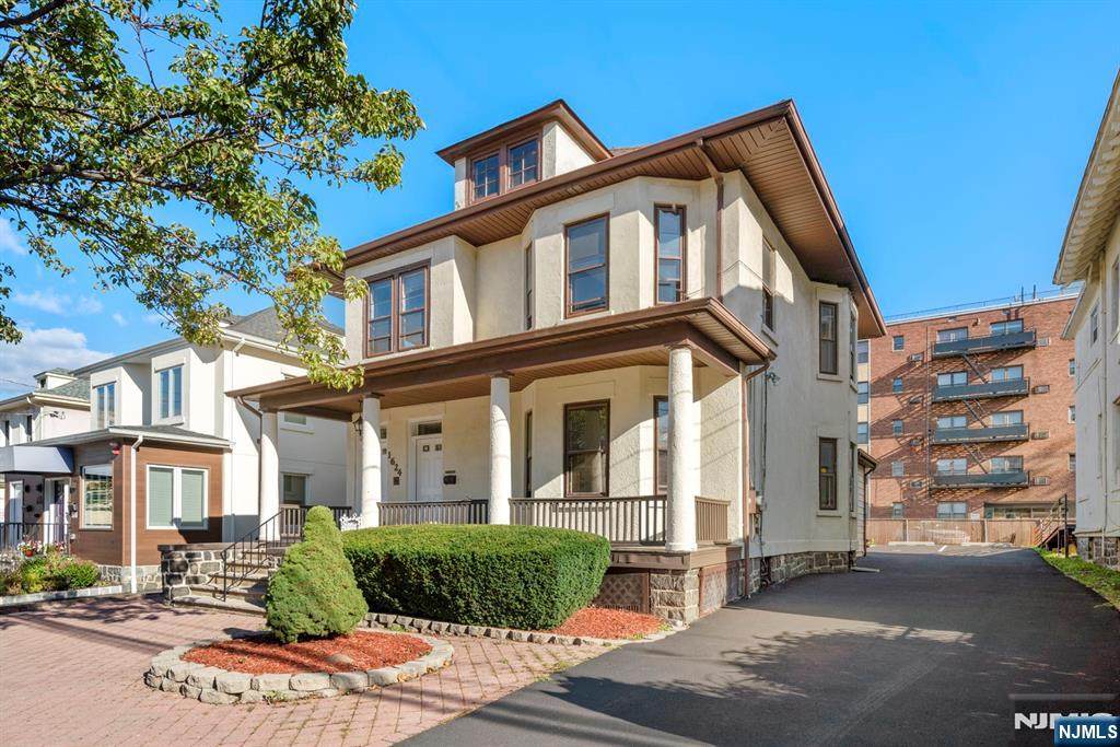 1624 Center Avenue - Photo 1