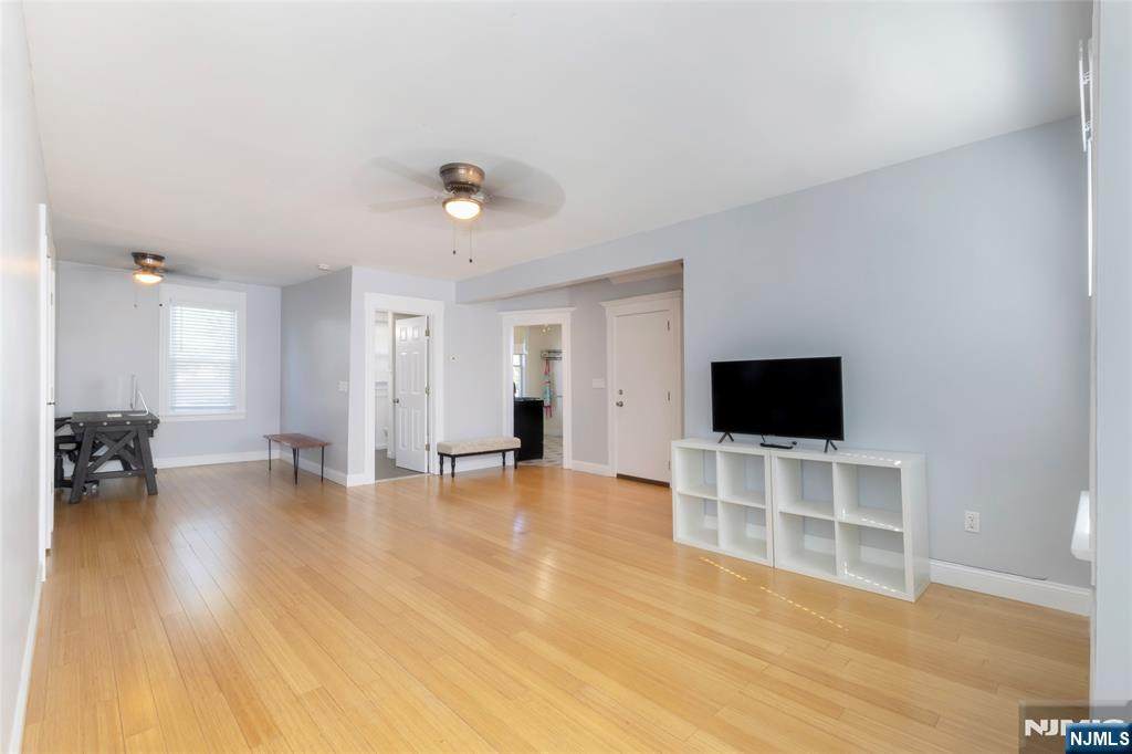 617 Washington - Photo 1