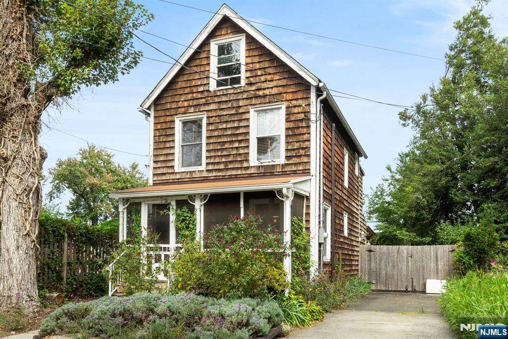 125-127 Lafayette Place - Photo 1