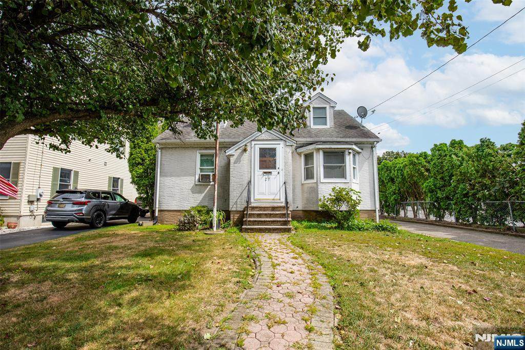 27 Harrison - Photo 1