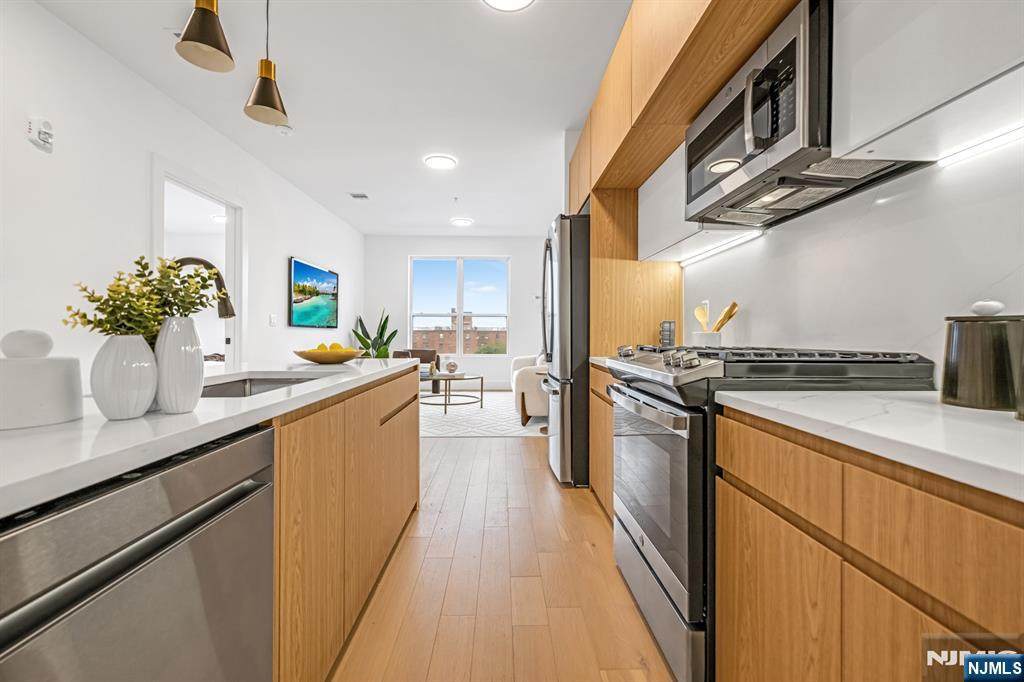 649 38th Street - Photo 1