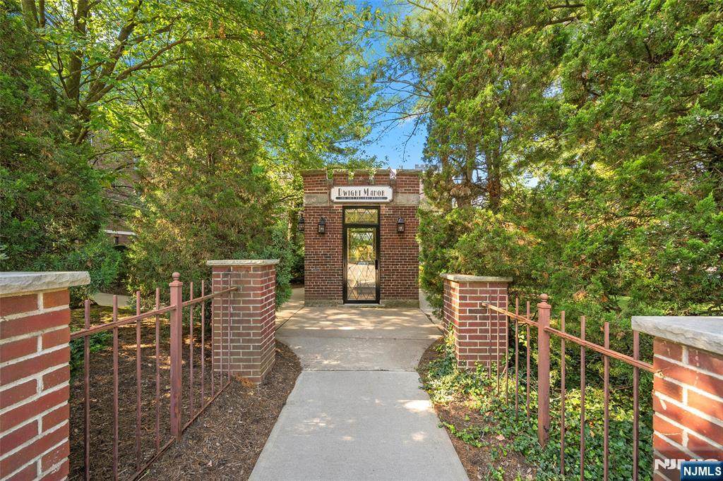 100 Palisade Avenue - Photo 1