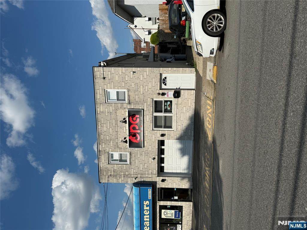 593 New York Avenue - Photo 1