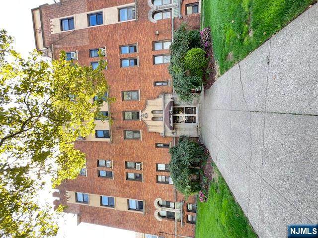 303 Hamilton Place - Photo 1