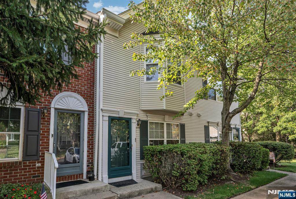 2331 Oliver - Photo 1