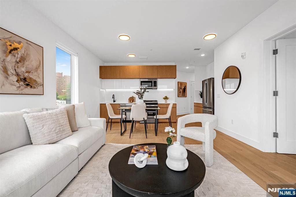 649 38th Street - Photo 1