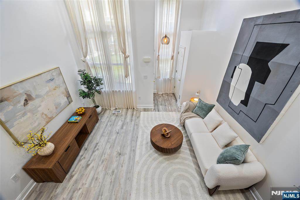 372 Kingston Court - Photo 1