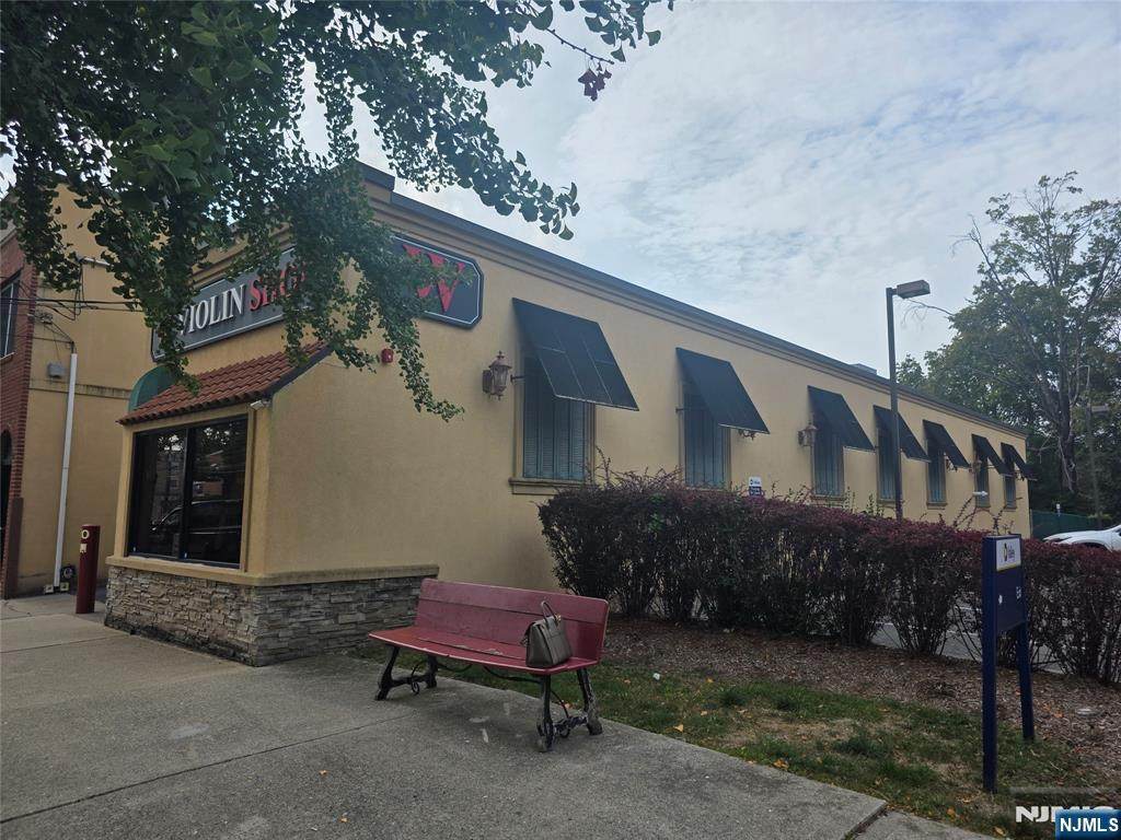 39 Highwood Avenue - Photo 1