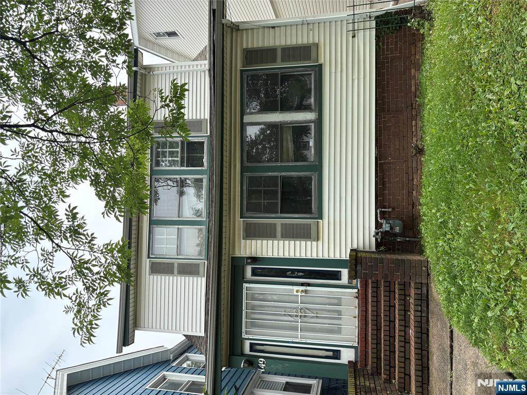 149 Pomona Avenue - Photo 1