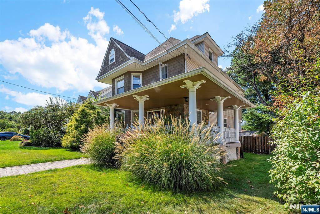 467 Summit Avenue - Photo 1