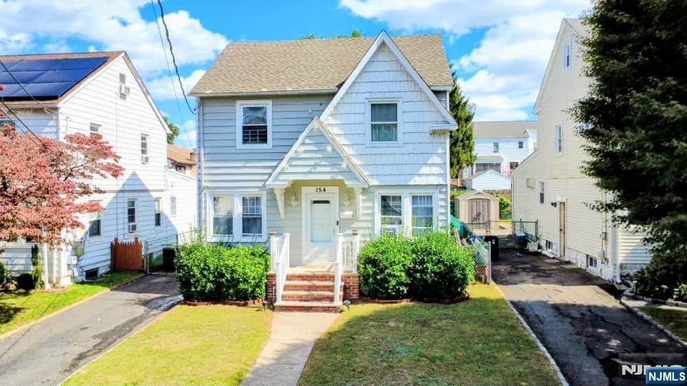 154 Carpenter Street - Photo 1