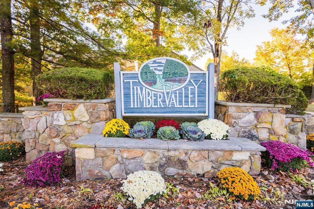 172 Redwood Court - Photo 1