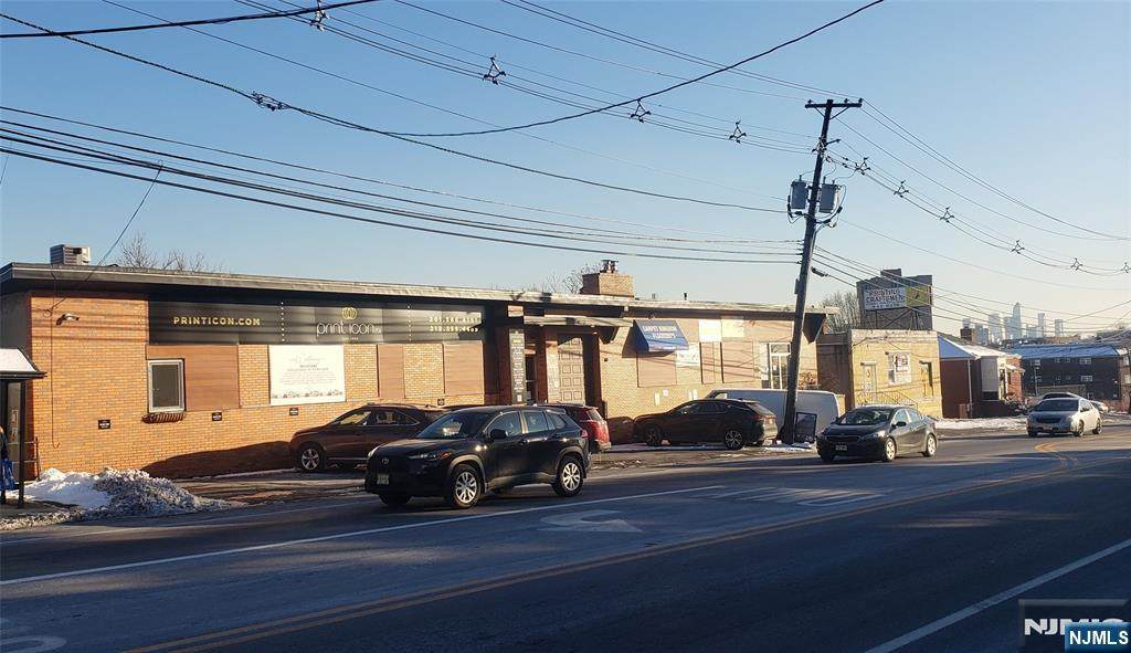 132 Bergen Boulevard - Photo 1