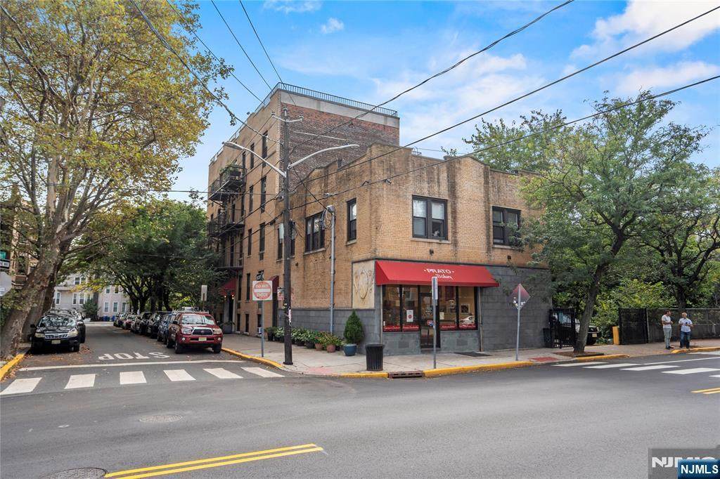 296 Palisade Avenue - Photo 1