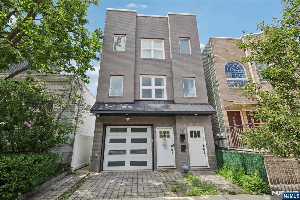 131 Zabriskie Street - Photo 1