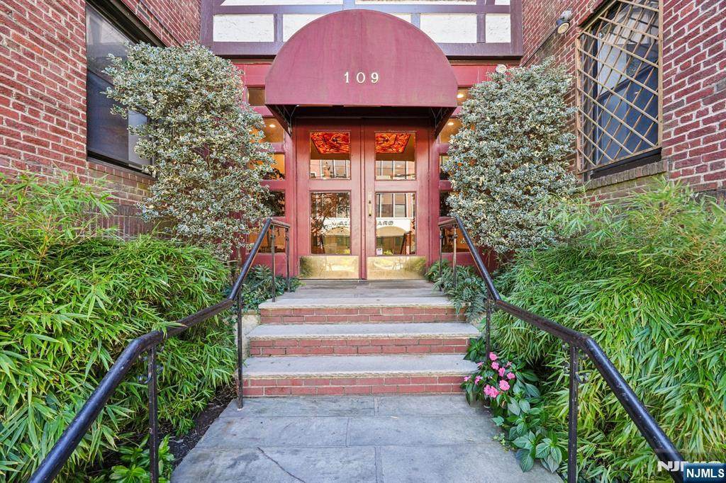 109 Grand Avenue - Photo 1