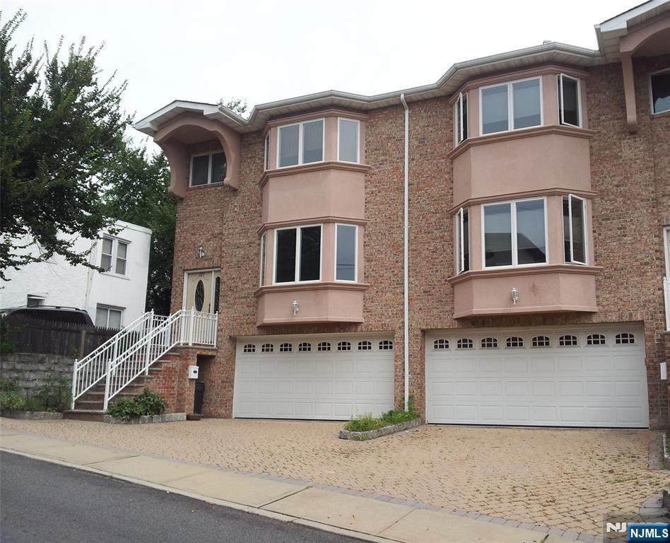 229 Crescent - Photo 1