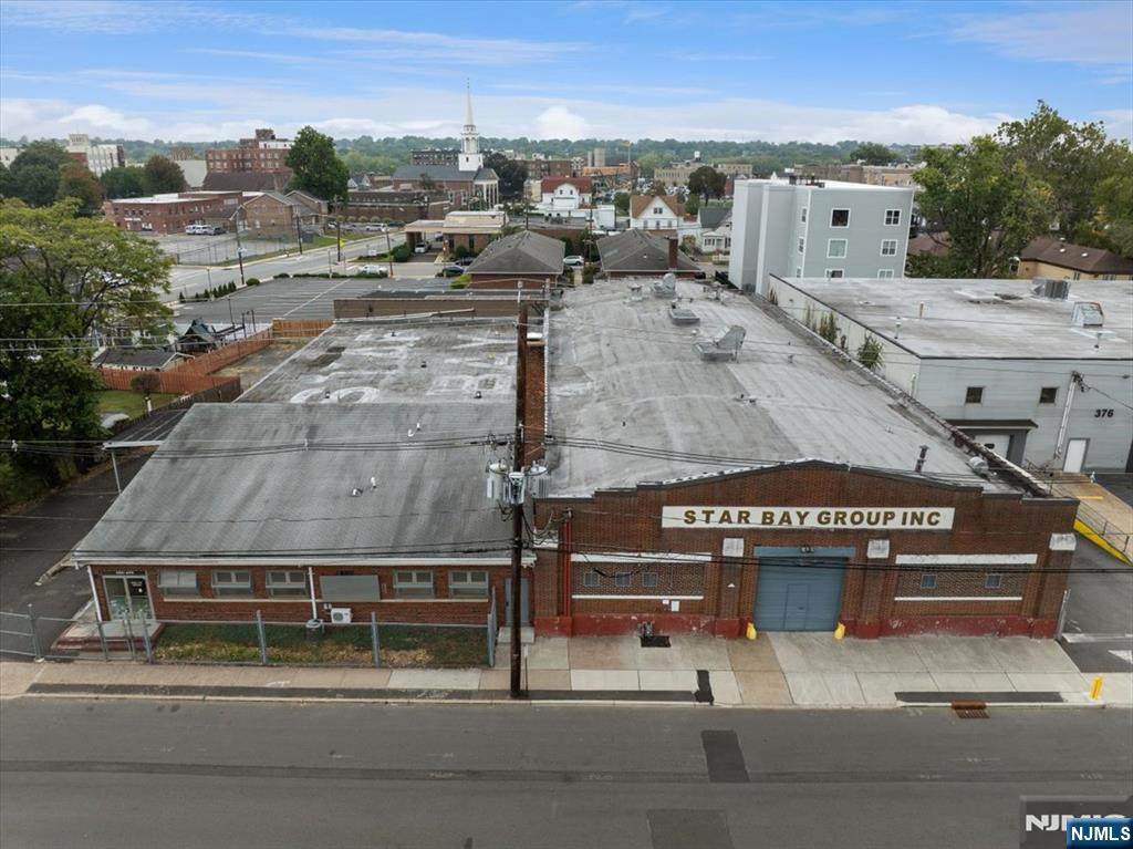 390 Railroad Avenue - Photo 1