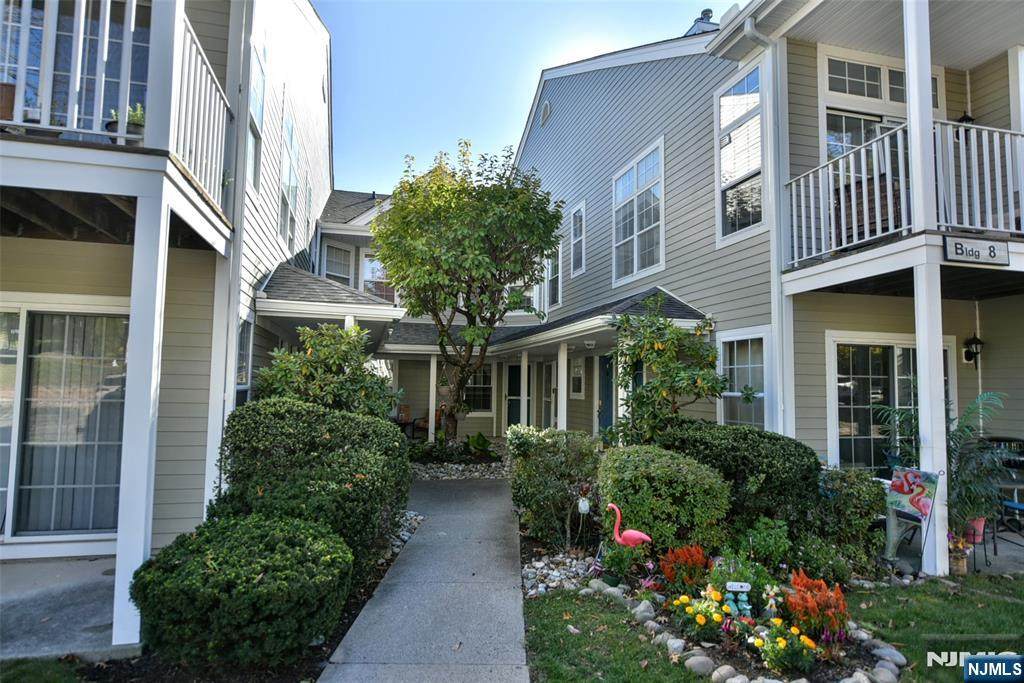 1088 Devon Court - Photo 1