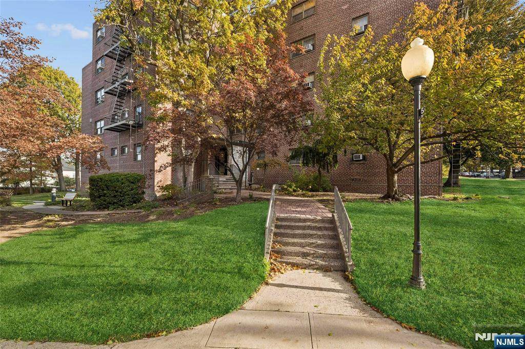 501 Linwood Drive - Photo 1