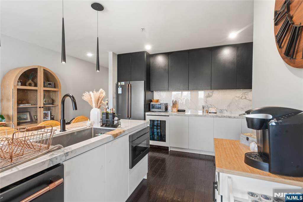 226 The Promenade - Photo 1