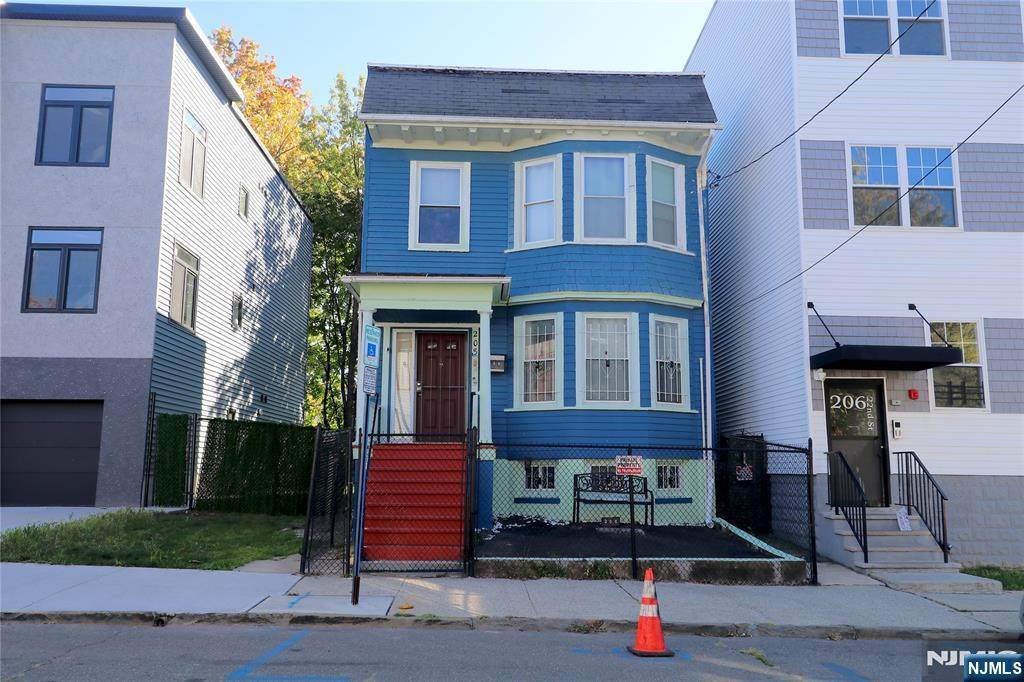 208 22nd Street - Photo 1