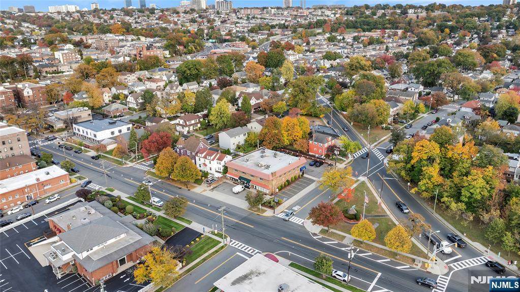 824 Broad Avenue - Photo 1