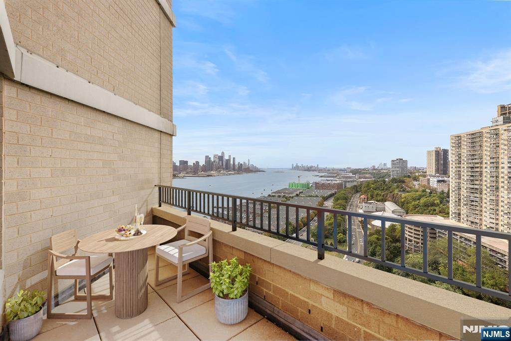 7002 Boulevard East - Photo 1