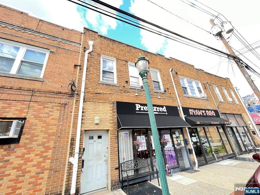 239 Stuyvesant - Photo 1