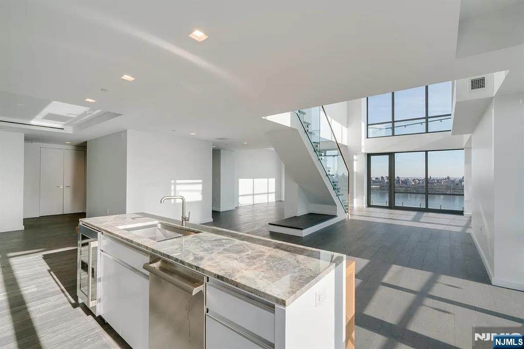 320 Adolphus Avenue - Photo 1