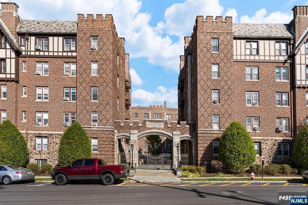 275 Engle Street - Photo 1