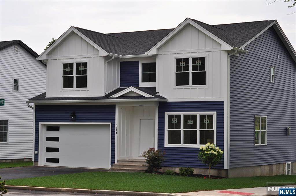 312 Lambert - Photo 1