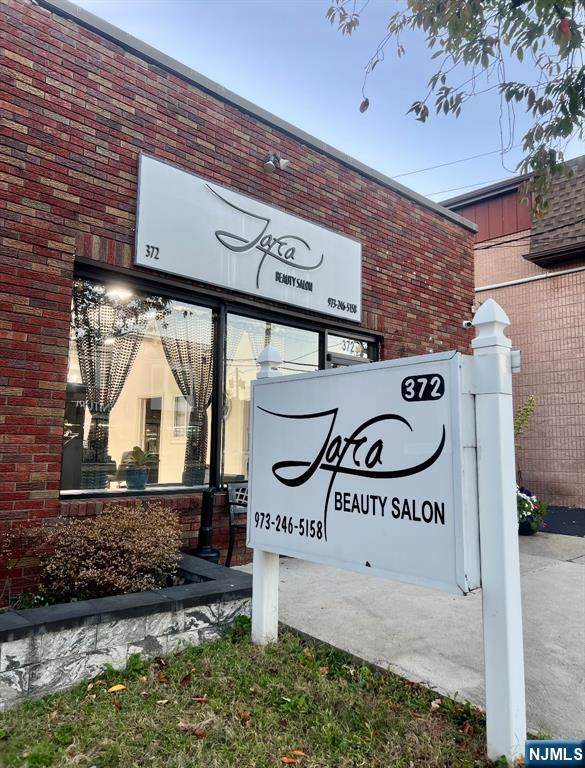 372 Lakeview Avenue - Photo 1