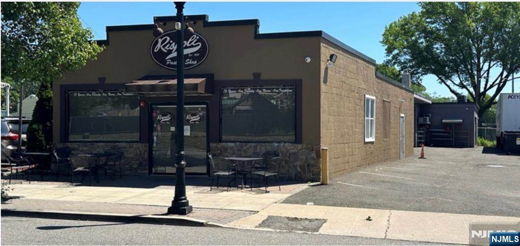 23 Emerson Plaza - Photo 1