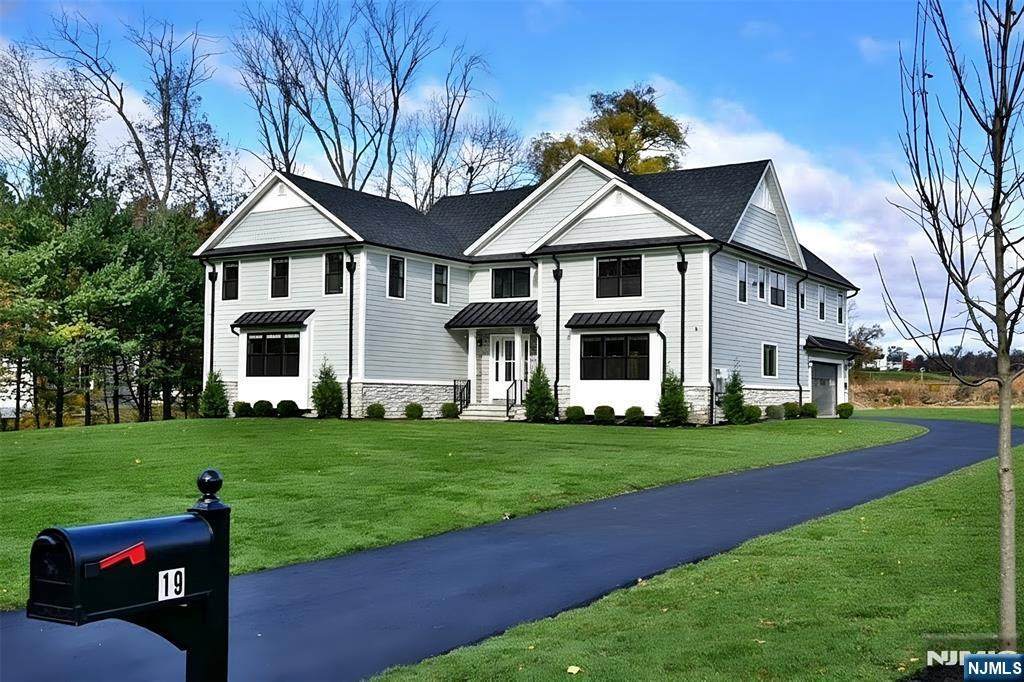 19 Meadowbrook Road - Photo 1