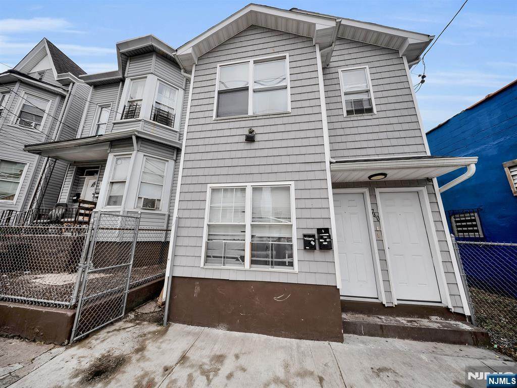740 18th - Photo 1