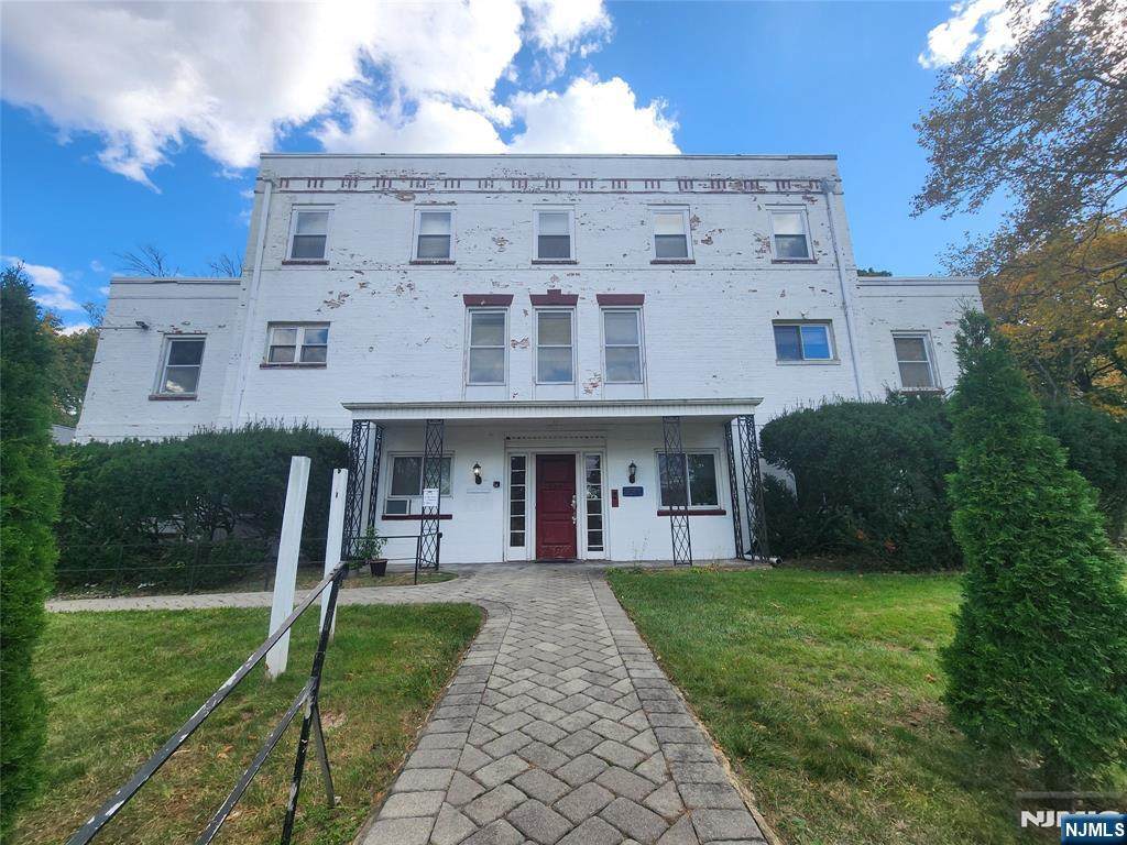 155 Kilburn - Photo 1